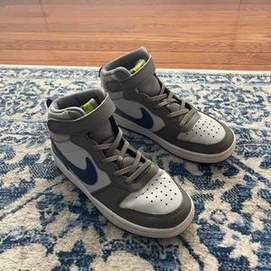 Nike Court Borough Mid Shoes. Boys size 2.5Y. Used condition.